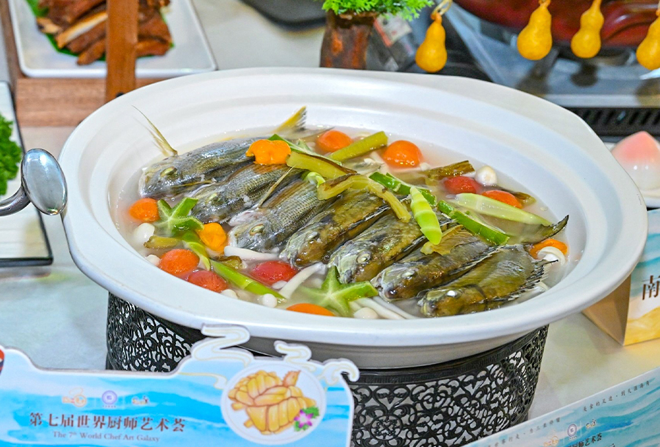 Свежий рыбный суп в стиле Санья