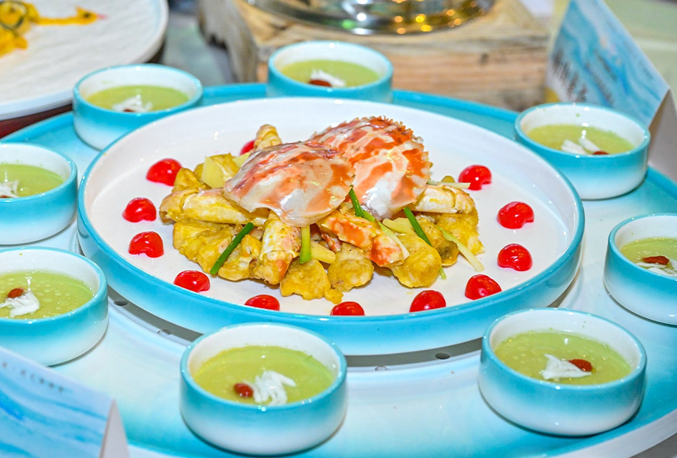 Жареная краба с луком и имбирем